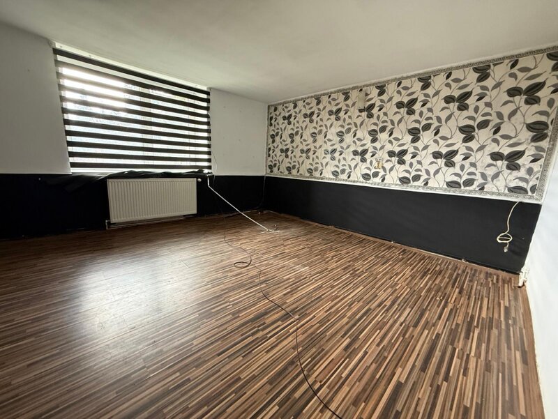 Bogdan Voda, Sighet, investitie fost hotel, clinica, spital, azil.